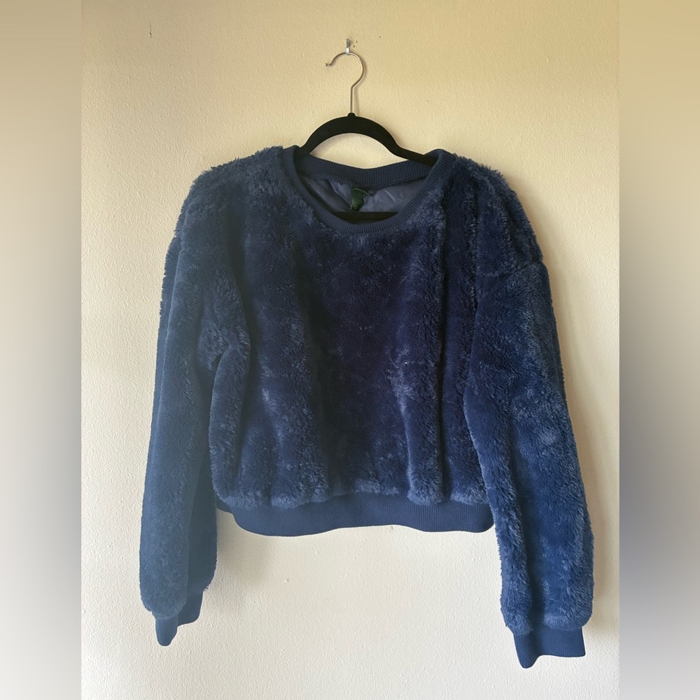 Large Wild Fable Faux Fur cropped dark blue sweater